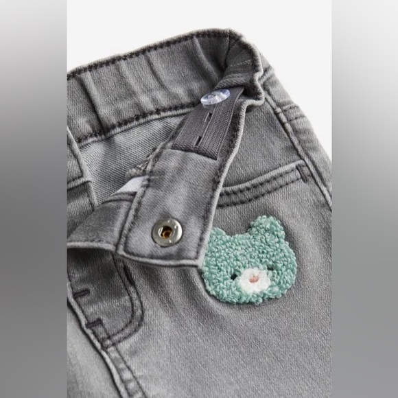 H&M Baby Girls Cute Animals Embroidered Denim Jeans Teddy Bear Bunny Rabbit Cat - Picture 2 of 3